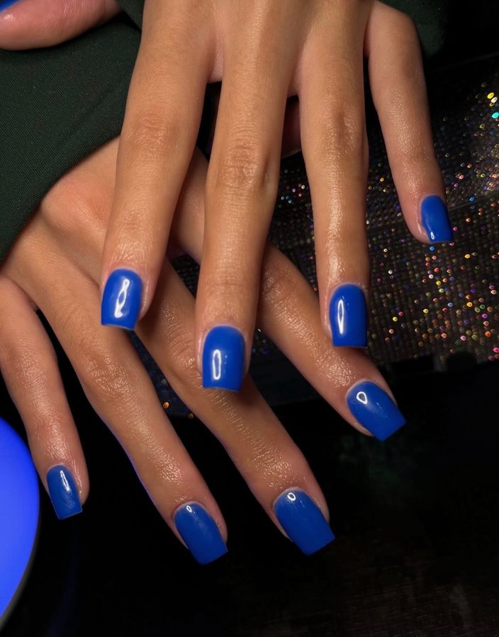 Blue gel nail art